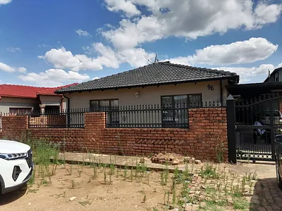 4 Bedroom House For Sale in Pretoria - 611K.webp