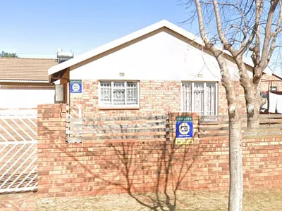 3 Bedroom House For Sale in Johannesburg - xs9L.webp
