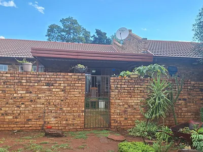 3 Bedroom Townhouse For Sale in Rustenburg - zuGw.webp