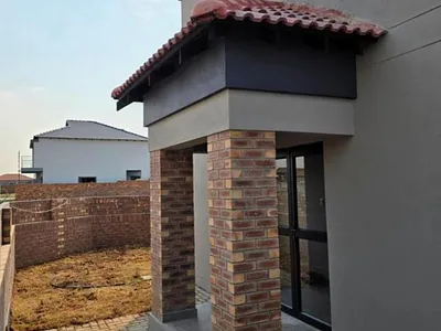 3 Bedroom Townhouse For Sale in Secunda - ThiG.webp