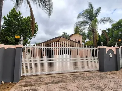 4 Bedroom House For Sale in Polokwane - 4aYj.webp
