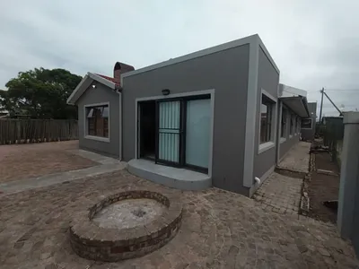 7 Bedroom House For Sale in George - j6ch.webp