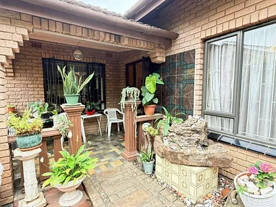 4 Bedroom House For Sale in Verulam - r6QS.webp