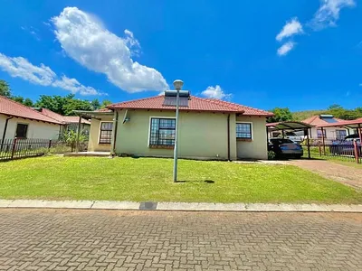 3 Bedroom Townhouse For Sale in Akasia - hklq.webp