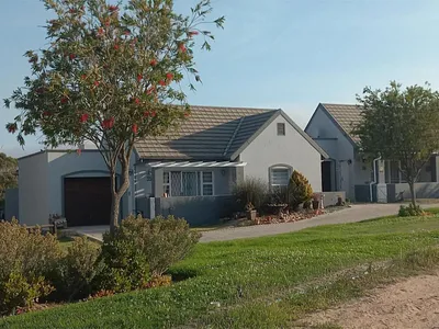 2 Bedroom Townhouse For Sale in Mossel Bay - Wu9i.webp