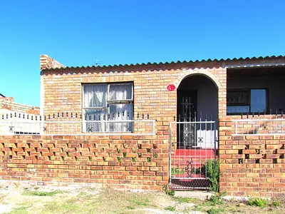 3 Bedroom House For Sale in Port Elizabeth - V6Lh.webp