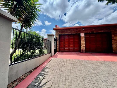 4 Bedroom House For Sale in Secunda - 6Ro4.webp