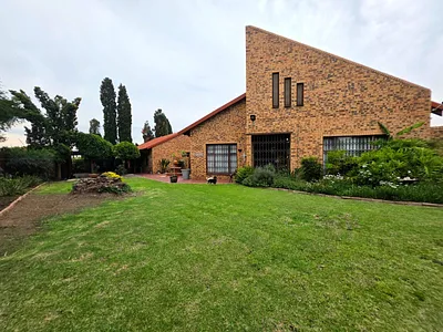 4 Bedroom House For Sale in Secunda - wdEm.webp