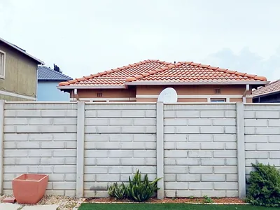 3 Bedroom House To Rent in Alberton - bziA.webp