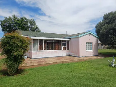 3 Bedroom House For Sale in Klerksdorp - 41eI.webp