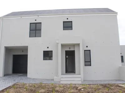 3 Bedroom Townhouse For Sale in Somerset West - 94Si.webp