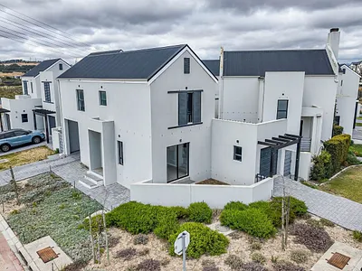 3 Bedroom Townhouse For Sale in Somerset West - WIAt.webp