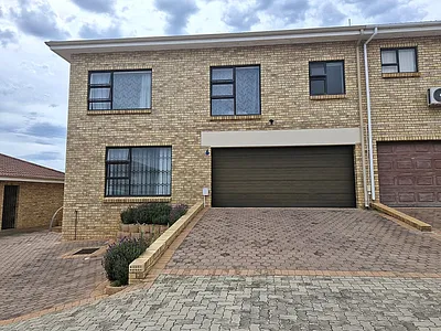 3 Bedroom Townhouse For Sale in Hartenbos - md0F.webp