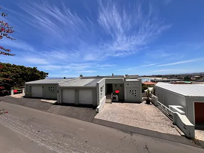11 Bedroom House For Sale in Gordons Bay - Xsl2.webp