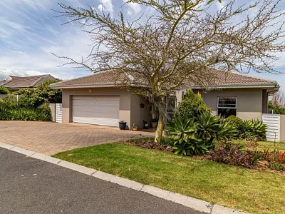 4 Bedroom House For Sale in Somerset West - PI33.webp