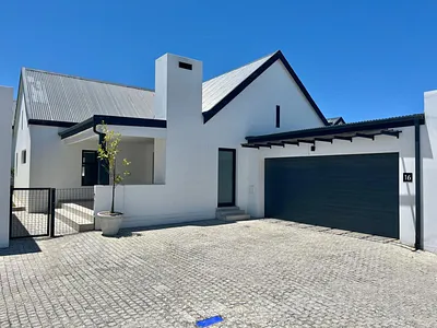 3 Bedroom House For Sale in George - 37OP.webp