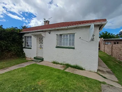 6 Bedroom House For Sale in Port Elizabeth - SUSl.webp