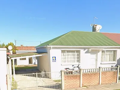 6 Bedroom House For Sale in Port Elizabeth - 1KtS.webp