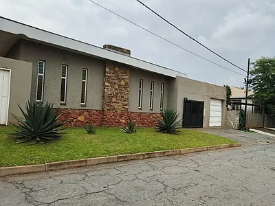 3 Bedroom House For Sale in Krugersdorp - 89yr.webp