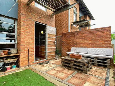 2 Bedroom Townhouse For Sale in Pretoria - l9cQ.webp