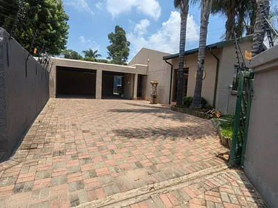 3 Bedroom House To Rent in Randburg - yiOo.webp
