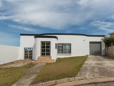 3 Bedroom House For Sale in Port Elizabeth - HH7l.webp