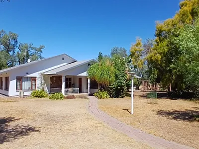 5 Bedroom House For Sale in Oudtshoorn - YRjx.webp