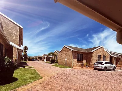 3 Bedroom Townhouse For Sale in Jeffreys Bay - At47.webp