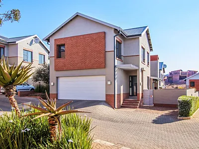 3 Bedroom Townhouse To Rent in Pretoria - img