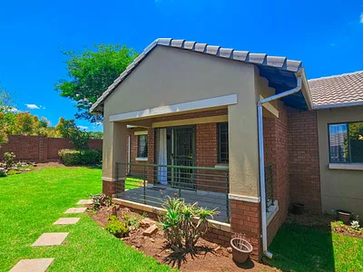3 Bedroom Townhouse For Sale in Pretoria - KWbt.webp