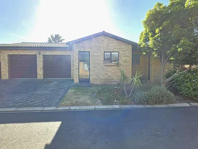 3 Bedroom Townhouse For Sale in Gordons Bay - img