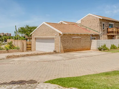 3 Bedroom Townhouse For Sale in Uitenhage - 19hr.webp