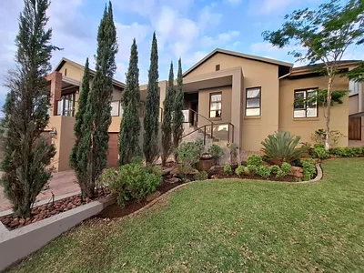 4 Bedroom House For Sale in Hartbeespoort - q8P2.webp