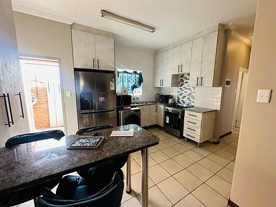 3 Bedroom Townhouse For Sale in Secunda - img