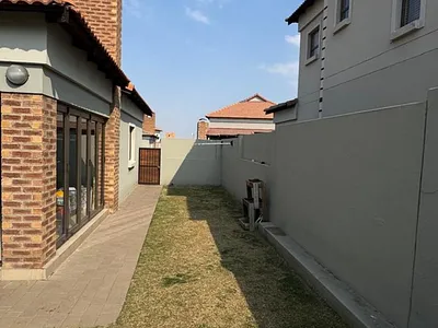 3 Bedroom Townhouse For Sale in Secunda - img