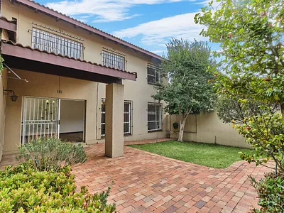 4 Bedroom Townhouse For Sale in Sandton - 97uf.webp