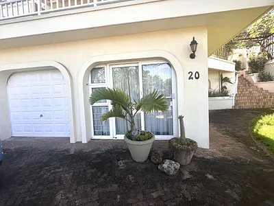 3 Bedroom House For Sale in Port Edward - Qj65.webp