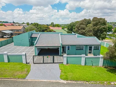 4 Bedroom House For Sale in Krugersdorp - iJPP.webp