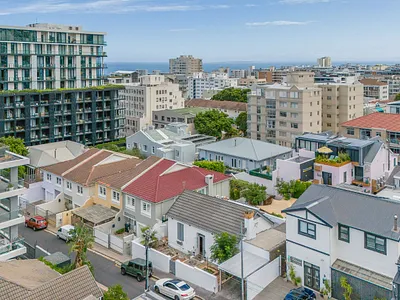 House For Sale in Cape Town - qIGN.webp