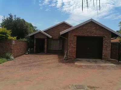 3 Bedroom Townhouse For Sale in Bela Bela - 8fpT.webp