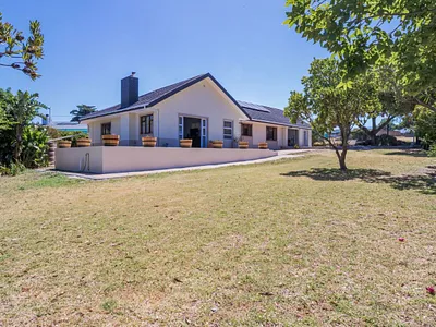 4 Bedroom House For Sale in Somerset West - img