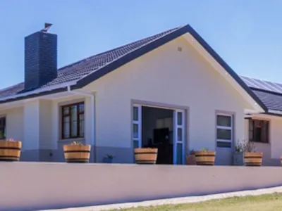 4 Bedroom House For Sale in Somerset West - e81K.webp