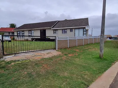 6 Bedroom House For Sale in Mossel Bay - noGM.webp