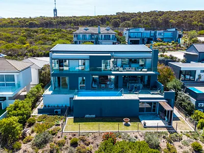 4 Bedroom House For Sale in Mossel Bay - Sh6W.webp