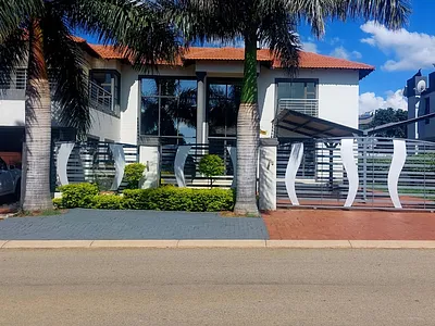 4 Bedroom House For Sale in Polokwane - 5QeD.webp