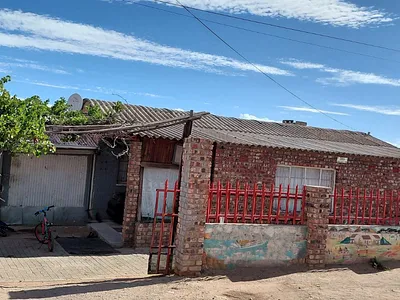 3 Bedroom House For Sale in Oudtshoorn - c8kV.webp