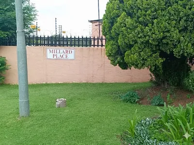 2 Bedroom Apartment For Sale in Roodepoort - PWI9.webp