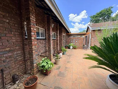 3 Bedroom House For Sale in Kimberley - JPv2.webp