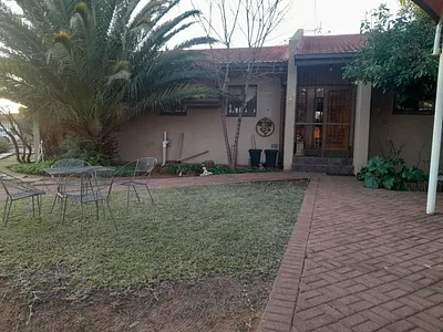 3 Bedroom House To Rent in Kuruman - c8qh.webp