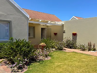 3 Bedroom Townhouse For Sale in Gansbaai - xKIm.webp